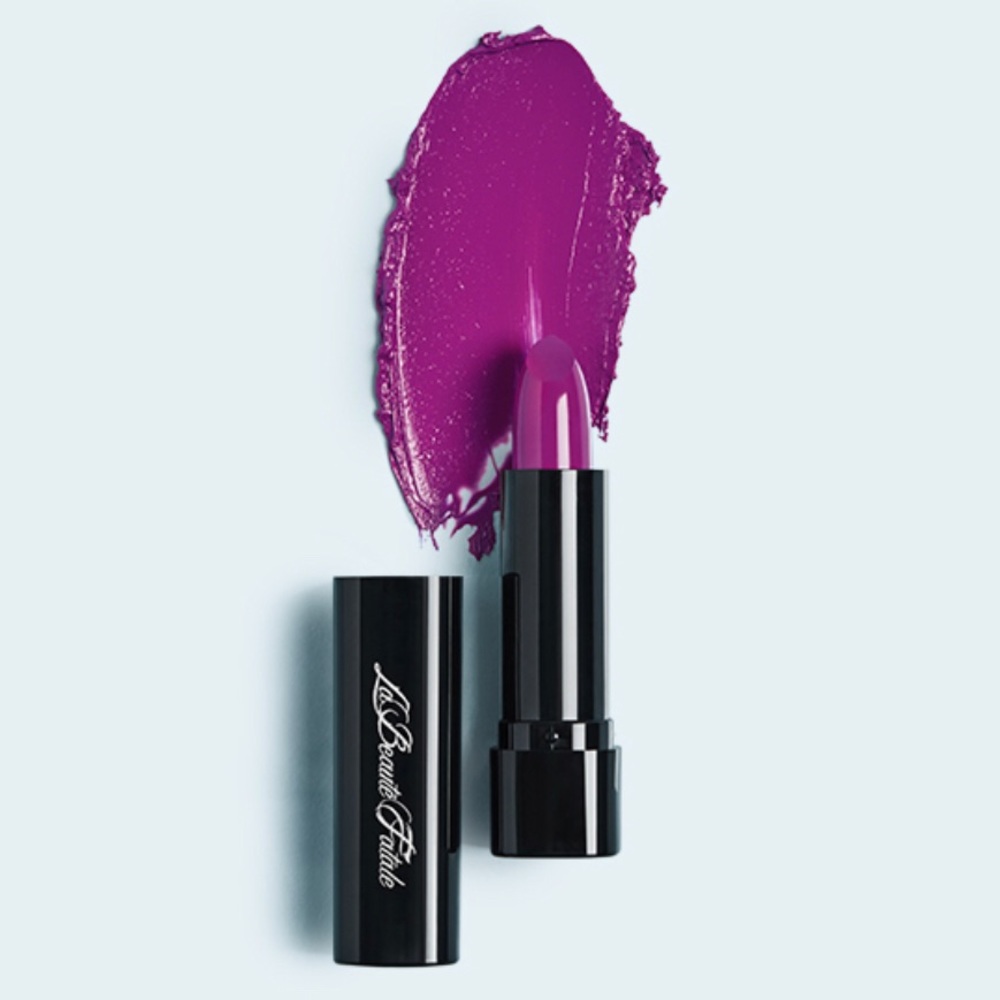 LA BEAUTE FATALE COSMETICS
Lipware in Vibrate